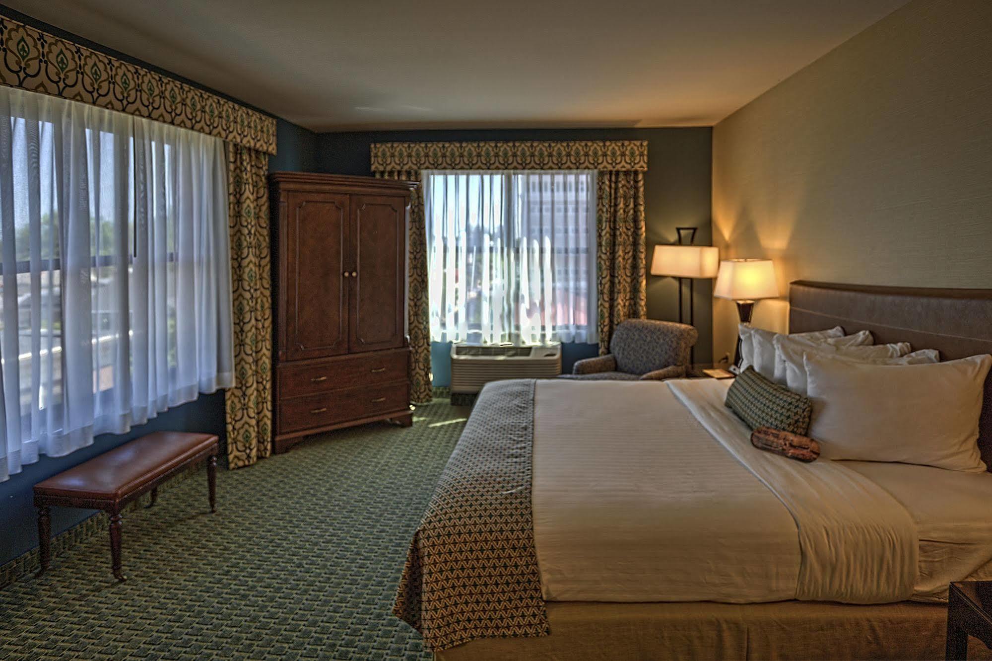 Hotel The Warner